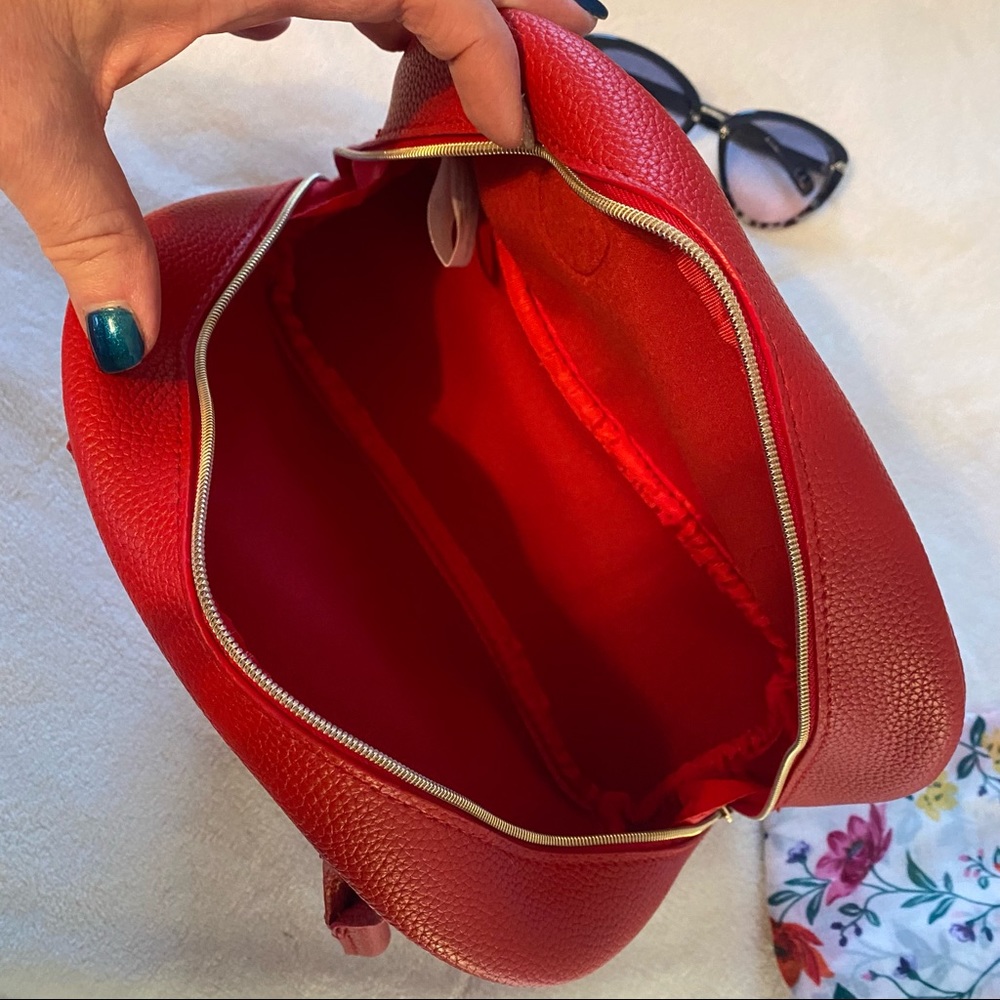 Elizabeth Arden Red Dome Satchel Tote - Picture 2 of 9